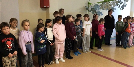 Powiększ grafikę: apel-porzadkowy-klas-i-iii-bezpieczne-ferie-670212.jpg