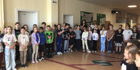 Powiększ grafikę: apel-porzadkowy-klas-i-iii-podsumowanie-ii-semestru-624980.jpg