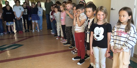 Powiększ grafikę: apel-porzadkowy-klas-i-iii-podsumowanie-ii-semestru-624981.jpg