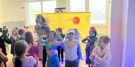 Powiększ grafikę: bal-karnawalowy-673506.jpg