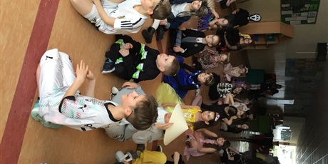 Powiększ grafikę: bal-karnawalowy-674132.jpg