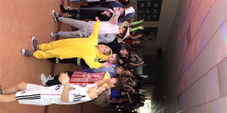 Powiększ grafikę: bal-karnawalowy-674135.jpg