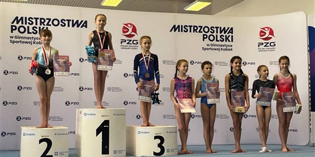 Powiększ grafikę: indywidualne-mistrzostwa-polski-mlodziczek-w-kl-iii-gimnastyka-sportowa-kobiet-krakow-03-05-04-2025-605963.jpg