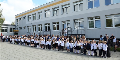 Powiększ grafikę: slubowanie-klas-pierwszych-637251.jpg