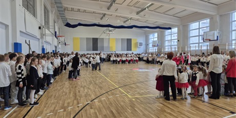 Powiększ grafikę: uroczysta-akademia-z-okazji-swieta-niepodleglosci-653410.jpg