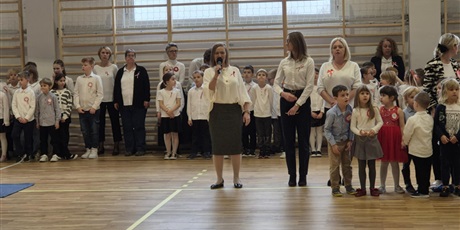 Powiększ grafikę: uroczysta-akademia-z-okazji-swieta-niepodleglosci-653412.jpg