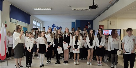 Powiększ grafikę: uroczysta-akademia-z-okazji-swieta-niepodleglosci-653417.jpg