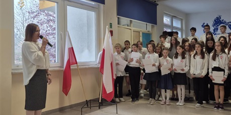 Powiększ grafikę: uroczysta-akademia-z-okazji-swieta-niepodleglosci-653418.jpg