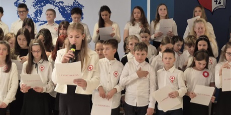 Powiększ grafikę: uroczysta-akademia-z-okazji-swieta-niepodleglosci-653420.jpg