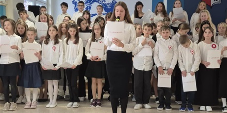 Powiększ grafikę: uroczysta-akademia-z-okazji-swieta-niepodleglosci-653421.jpg