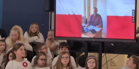 Powiększ grafikę: uroczysta-akademia-z-okazji-swieta-niepodleglosci-653422.jpg