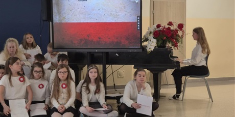 Powiększ grafikę: uroczysta-akademia-z-okazji-swieta-niepodleglosci-653427.jpg