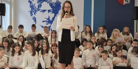 Powiększ grafikę: uroczysta-akademia-z-okazji-swieta-niepodleglosci-653430.jpg