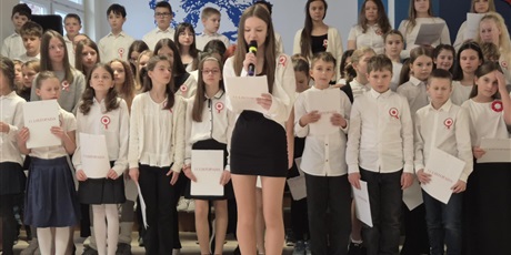 Powiększ grafikę: uroczysta-akademia-z-okazji-swieta-niepodleglosci-653433.jpg