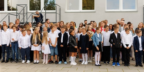 Powiększ grafikę: uroczyste-rozpoczecie-roku-szkolnego-2025-2026-636833.jpg