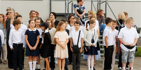 Powiększ grafikę: uroczyste-rozpoczecie-roku-szkolnego-2025-2026-636836.jpg