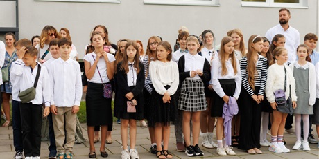 Powiększ grafikę: uroczyste-rozpoczecie-roku-szkolnego-2025-2026-636837.jpg
