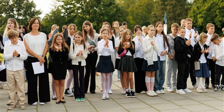 Powiększ grafikę: uroczyste-rozpoczecie-roku-szkolnego-2025-2026-636844.jpg