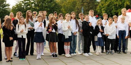 Powiększ grafikę: uroczyste-rozpoczecie-roku-szkolnego-2025-2026-636845.jpg