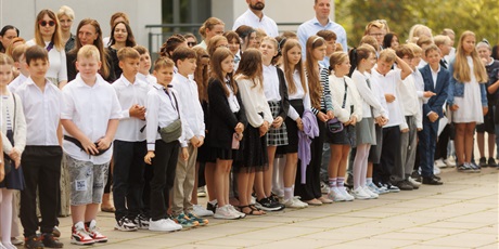 Powiększ grafikę: uroczyste-rozpoczecie-roku-szkolnego-2025-2026-636867.jpg