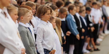 Powiększ grafikę: uroczyste-rozpoczecie-roku-szkolnego-2025-2026-636881.jpg